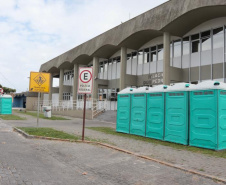 O Departamento de Estradas de Rodagem do Estado do Paraná (DER-PR), por sua vez, emitiu ordens de serviço que garantem outros benefícios aos trabalhadores. As praças de pedágio se tornaram centrais sobre o Covid-19, reforçando inclusive as informações sobre locais de alimentação e manutenção dos veículos.Foto: Claudio Neves