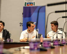 O Governador Carlos Massa Ratinho Junior participa nesta quarta-feira (25), de reunião em videoconferência do Fórum dos Governadores para discutir o combate ao Coronavirus.  Curitiba, 25/03/2020 - Foto: Geraldo Bubniak/AEN
