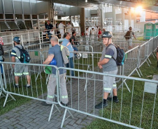 Equipes médicas foram contratadas e atuam 24 horas para fazer aferição de temperatura, orientação e triagem dos profissionais que descarregam cargas e atuam na atividade portuária. Há postos médicos e de enfermagem, 32 chuveiros, 60 pias e lava-pés com hipoclorito de sódio, entre outras iniciativas.Foto: Claudio Neves. Foto: Claudio Neves
Foto: Divulgação/APPA