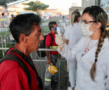 Equipes médicas foram contratadas e atuam 24 horas para fazer aferição de temperatura, orientação e triagem dos profissionais que descarregam cargas e atuam na atividade portuária. Há postos médicos e de enfermagem, 32 chuveiros, 60 pias e lava-pés com hipoclorito de sódio, entre outras iniciativas.Foto: Claudio Neves. Foto: Claudio Neves
Foto: Divulgação/APPA