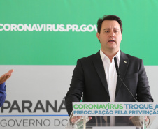 O governador Carlos Massa Ratinho Junior em pronunciamento nesta quinta-feira (26/03), para apresentar a estrutura hospitalar que o Paraná dispõe para enfrentamento ao novo coronavírus, além de uma solução tecnológica para acompanhar pessoas com sintomas da Covid-19.  Curitiba, 26/03/2020 - Foto: Geraldo Bubniak/AEN