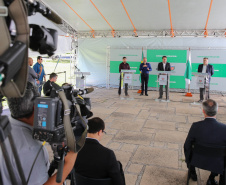 O governador Carlos Massa Ratinho Junior em pronunciamento nesta quinta-feira (26/03), para apresentar a estrutura hospitalar que o Paraná dispõe para enfrentamento ao novo coronavírus, além de uma solução tecnológica para acompanhar pessoas com sintomas da Covid-19.  Curitiba, 26/03/2020 - Foto: Geraldo Bubniak/AEN