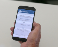 Ferramenta foi desenvolvida pela Celepar, empresa estadual de tecnologia da informação, em parceria com a Secretaria da Saúde. App permite a criação de um grande banco de dados para agilizar as tomadas de decisão em relação à circulação do vírus.
