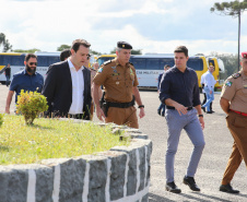 O Governador Carlos Massa Ratinho Junior entrega nesta sexta-feira (27/03),  118 viaturas para equipes da Policia Militar e Bombeiros  para auxiliar no combate a pandemia do novo coronavírus.  Curitiba, 27/03/2020 - Foto: Geraldo Bubniak/AEN