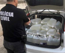 A Polícia Civil do Paraná já deflagrou diversas ações de prevenção ao coronavírus e de combate a crimes relacionados com a pandemia, desde que as medidas restritivas foram anunciadas no Estado, no dia 16 de março. As atividades policiais evitaram eventos com aglomeração de pessoas, resultaram em prisões e apreensões de produtos adulterados.Foto: Polícia Civil