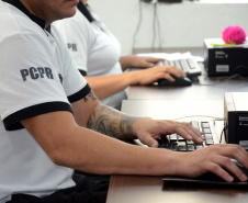 A Polícia Civil do Paraná já deflagrou diversas ações de prevenção ao coronavírus e de combate a crimes relacionados com a pandemia, desde que as medidas restritivas foram anunciadas no Estado, no dia 16 de março. As atividades policiais evitaram eventos com aglomeração de pessoas, resultaram em prisões e apreensões de produtos adulterados.Foto: Polícia Civil