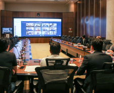 O Governador Carlos Massa Ratinho Junior em reunião por videoconferência neste sábado (28/03),   com prefeitos e secretarios de Estado para alinhamento das ações no combate a pandemia do novo coronavírus.  Curitiba, 28/03/2020 - Foto: Geraldo Bubniak/AEN
