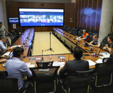 O governador Carlos Massa Ratinho Junior realizou reuniões por videoconferência neste sábado (28) e domingo (29) com 20 prefeitos das maiores cidades paranaenses. O objetivo foi reforçar a necessidade de aplicação das medidas que foram adotadas no Estado para a prevenção ao novo coronavírus, além de trocar experiências e alinhar as ações conjuntas de enfrentamento à Covid-19 no Paraná.