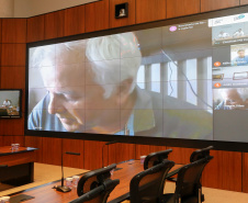  O secretário estadual de Saúde, Beto Preto, e o chefe da Casa Civil, Guto Silva, participaram nesta terça-feira (31), no Palácio Iguaçu, de uma videoconferência com secretários municipais de Saúde de 30 municípios das 22 regionais do Estado. Na pauta estiveram orientações gerais da administração estadual no combate ao novo coronavírus.Foto Gilson Abreu/AEN