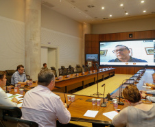  O secretário estadual de Saúde, Beto Preto, e o chefe da Casa Civil, Guto Silva, participaram nesta terça-feira (31), no Palácio Iguaçu, de uma videoconferência com secretários municipais de Saúde de 30 municípios das 22 regionais do Estado. Na pauta estiveram orientações gerais da administração estadual no combate ao novo coronavírus.Foto Gilson Abreu/AEN
