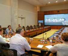  O secretário estadual de Saúde, Beto Preto, e o chefe da Casa Civil, Guto Silva, participaram nesta terça-feira (31), no Palácio Iguaçu, de uma videoconferência com secretários municipais de Saúde de 30 municípios das 22 regionais do Estado. Na pauta estiveram orientações gerais da administração estadual no combate ao novo coronavírus.Foto Gilson Abreu/AEN
