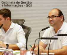  O secretário estadual de Saúde, Beto Preto, e o chefe da Casa Civil, Guto Silva, participaram nesta terça-feira (31), no Palácio Iguaçu, de uma videoconferência com secretários municipais de Saúde de 30 municípios das 22 regionais do Estado. Na pauta estiveram orientações gerais da administração estadual no combate ao novo coronavírus.Foto Gilson Abreu/AEN