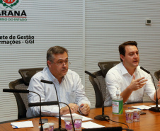 O governador Carlos Massa Ratinho Junior se reuniu por meio de videoconferência nesta segunda-feira (06) com deputados federais do Paraná para discutir estratégias conjuntas que possam ajudar o Estado a superar a crise e reforçar as ações de combate à pandemia de coronavírus. Segundo estimativas da Secretaria da Fazenda, o Paraná deixou de arrecadar R$ 220 milhões em tributos apenas em março.
Foto: Gilson Abreu/AEN