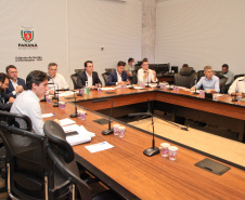  O governador Carlos Massa Ratinho Junior participou nesta quarta-feira (8) de uma videoconferência com presidentes de entidades sindicais estaduais e nacionais. O encontro serviu para estreitar o diálogo com as lideranças dos trabalhadores e teve como objetivo primordial a defesa dos empregos diante dos reflexos econômicos gerados pela pandemia do novo coronavírus.Foto: Ari Dias/AEN