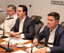  O governador Carlos Massa Ratinho Junior participou nesta quarta-feira (8) de uma videoconferência com presidentes de entidades sindicais estaduais e nacionais. O encontro serviu para estreitar o diálogo com as lideranças dos trabalhadores e teve como objetivo primordial a defesa dos empregos diante dos reflexos econômicos gerados pela pandemia do novo coronavírus.Foto: Ari Dias/AEN