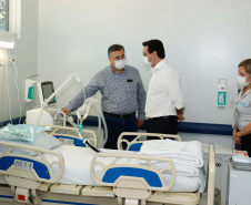 O governador Carlos Massa Ratinho Junior esteve nesta quinta-feira (9) no Hospital Regional do Norte Pioneiro, em Santo Antônio da Platina. A unidade é considerada estratégica no combate ao novo coronavírus e terá dez leitos de UTI e oito enfermarias já a partir da semana que vem.