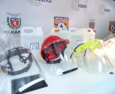 A entrega de 500 máscaras do modelo Face Shield, 200 litros de álcool glicerinado e 150 quilos de álcool em gel foi feita pelo superintendente Aldo Bona ao coordenador da Defesa Civil, tenente-coronel Fernando Schunig. A entrega foi acompanhada pela primeira-dama e presidente do Conselho de Ação Solidária, Luciana Saito Massa, e pela Superintendente Geral de Ação Solidária, Jeslayne Valente.