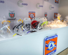 A entrega de 500 máscaras do modelo Face Shield, 200 litros de álcool glicerinado e 150 quilos de álcool em gel foi feita pelo superintendente Aldo Bona ao coordenador da Defesa Civil, tenente-coronel Fernando Schunig. A entrega foi acompanhada pela primeira-dama e presidente do Conselho de Ação Solidária, Luciana Saito Massa, e pela Superintendente Geral de Ação Solidária, Jeslayne Valente.