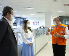 A entrega de 500 máscaras do modelo Face Shield, 200 litros de álcool glicerinado e 150 quilos de álcool em gel foi feita pelo superintendente Aldo Bona ao coordenador da Defesa Civil, tenente-coronel Fernando Schunig. A entrega foi acompanhada pela primeira-dama e presidente do Conselho de Ação Solidária, Luciana Saito Massa, e pela Superintendente Geral de Ação Solidária, Jeslayne Valente.