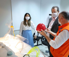 A entrega de 500 máscaras do modelo Face Shield, 200 litros de álcool glicerinado e 150 quilos de álcool em gel foi feita pelo superintendente Aldo Bona ao coordenador da Defesa Civil, tenente-coronel Fernando Schunig. A entrega foi acompanhada pela primeira-dama e presidente do Conselho de Ação Solidária, Luciana Saito Massa, e pela Superintendente Geral de Ação Solidária, Jeslayne Valente.