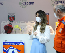 A entrega de 500 máscaras do modelo Face Shield, 200 litros de álcool glicerinado e 150 quilos de álcool em gel foi feita pelo superintendente Aldo Bona ao coordenador da Defesa Civil, tenente-coronel Fernando Schunig. A entrega foi acompanhada pela primeira-dama e presidente do Conselho de Ação Solidária, Luciana Saito Massa, e pela Superintendente Geral de Ação Solidária, Jeslayne Valente.