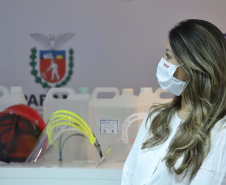 A entrega de 500 máscaras do modelo Face Shield, 200 litros de álcool glicerinado e 150 quilos de álcool em gel foi feita pelo superintendente Aldo Bona ao coordenador da Defesa Civil, tenente-coronel Fernando Schunig. A entrega foi acompanhada pela primeira-dama e presidente do Conselho de Ação Solidária, Luciana Saito Massa, e pela Superintendente Geral de Ação Solidária, Jeslayne Valente.