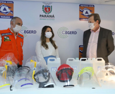 A entrega de 500 máscaras do modelo Face Shield, 200 litros de álcool glicerinado e 150 quilos de álcool em gel foi feita pelo superintendente Aldo Bona ao coordenador da Defesa Civil, tenente-coronel Fernando Schunig. A entrega foi acompanhada pela primeira-dama e presidente do Conselho de Ação Solidária, Luciana Saito Massa, e pela Superintendente Geral de Ação Solidária, Jeslayne Valente.