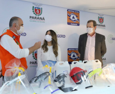 A entrega de 500 máscaras do modelo Face Shield, 200 litros de álcool glicerinado e 150 quilos de álcool em gel foi feita pelo superintendente Aldo Bona ao coordenador da Defesa Civil, tenente-coronel Fernando Schunig. A entrega foi acompanhada pela primeira-dama e presidente do Conselho de Ação Solidária, Luciana Saito Massa, e pela Superintendente Geral de Ação Solidária, Jeslayne Valente.