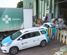 A Secretaria de Estado da Saúde iniciou nesta segunda-feira (13) o envio de mais 530 mil equipamentos de proteção individual (EPI’s) para as 22 Regionais de Saúde do Paraná. Os materiais incluem máscaras, luvas, tocas, aventais, óculos de proteção e álcool em gel.