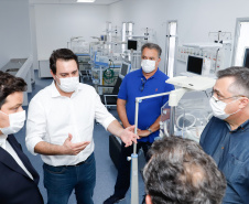 O Hospital Regional de Telêmaco Borba, nos Campos Gerais, vai entrar em funcionamento após uma espera de mais de dez anos. Para isso, o governador Carlos Massa Ratinho Junior assinou nesta terça-feira (14) um convênio com a Klabin e a prefeitura do município, permitindo que o complexo médico possa operar em até 45 dias.