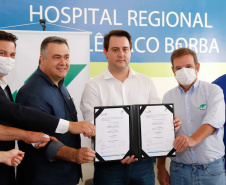 O Hospital Regional de Telêmaco Borba, nos Campos Gerais, vai entrar em funcionamento após uma espera de mais de dez anos. Para isso, o governador Carlos Massa Ratinho Junior assinou nesta terça-feira (14) um convênio com a Klabin e a prefeitura do município, permitindo que o complexo médico possa operar em até 45 dias.