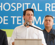 O Hospital Regional de Telêmaco Borba, nos Campos Gerais, vai entrar em funcionamento após uma espera de mais de dez anos. Para isso, o governador Carlos Massa Ratinho Junior assinou nesta terça-feira (14) um convênio com a Klabin e a prefeitura do município, permitindo que o complexo médico possa operar em até 45 dias.