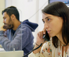 Estudantes e profissionais da área da saúde estão disponíveis 24 horas por dia para tirar as dúvidas dos paranaenses sobre o novo coronavírus. Centrais de atendimento foram instaladas pelo Governo do Estado em sete regiões para esclarecer a população sobre a pandemia da Covid-19, orientar sobre os cuidados necessários e também fazer uma espécie de triagem para quem tem os sintomas da doença.  Foto:Arquivo/SESA
