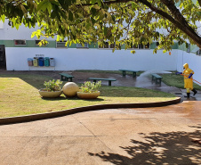 Sanepar atua na desinfecção do entorno de hospitais de Londrina. Foto: Sanepar