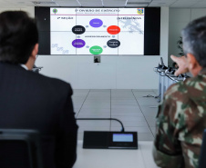 O governador Carlos Massa Ratinho Junior esteve nesta quinta-feira (16) na 5ª Divisão do Exército Brasileiro, em Curitiba. Ele foi recebido pelo comandante da 5ª Divisão, general Carlos José Russo Assumpção Penteado, e pelo comandante da 5ª Região Militar, general Claudio Senko Penkal. A unidade é responsável por Paraná e Santa Catarina.
