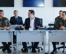 O governador Carlos Massa Ratinho Junior esteve nesta quinta-feira (16) na 5ª Divisão do Exército Brasileiro, em Curitiba. Ele foi recebido pelo comandante da 5ª Divisão, general Carlos José Russo Assumpção Penteado, e pelo comandante da 5ª Região Militar, general Claudio Senko Penkal. A unidade é responsável por Paraná e Santa Catarina.