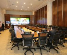 O Governo do Estado prepara um plano de ação projetando a retomada econômica do Paraná após a crise instalada com a pandemia de coronavírus. Em reunião por videoconferência com lideranças do setor produtivo que formam o chamado G7, o governador Carlos Massa Ratinho Junior informou nesta segunda-feira (20) que um comitê de trabalho foi criado para propor estratégias que busquem acelerar o processo de recuperação. O grupo, destacou Ratinho Junior, será liderado pelo vice-governador Darci Piana.