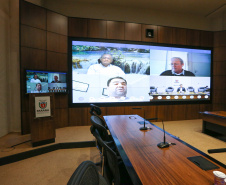 O Governo do Estado prepara um plano de ação projetando a retomada econômica do Paraná após a crise instalada com a pandemia de coronavírus. Em reunião por videoconferência com lideranças do setor produtivo que formam o chamado G7, o governador Carlos Massa Ratinho Junior informou nesta segunda-feira (20) que um comitê de trabalho foi criado para propor estratégias que busquem acelerar o processo de recuperação. O grupo, destacou Ratinho Junior, será liderado pelo vice-governador Darci Piana.