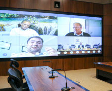 O Governo do Estado prepara um plano de ação projetando a retomada econômica do Paraná após a crise instalada com a pandemia de coronavírus. Em reunião por videoconferência com lideranças do setor produtivo que formam o chamado G7, o governador Carlos Massa Ratinho Junior informou nesta segunda-feira (20) que um comitê de trabalho foi criado para propor estratégias que busquem acelerar o processo de recuperação. O grupo, destacou Ratinho Junior, será liderado pelo vice-governador Darci Piana.