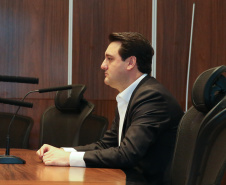 O Governo do Estado prepara um plano de ação projetando a retomada econômica do Paraná após a crise instalada com a pandemia de coronavírus. Em reunião por videoconferência com lideranças do setor produtivo que formam o chamado G7, o governador Carlos Massa Ratinho Junior informou nesta segunda-feira (20) que um comitê de trabalho foi criado para propor estratégias que busquem acelerar o processo de recuperação. O grupo, destacou Ratinho Junior, será liderado pelo vice-governador Darci Piana.