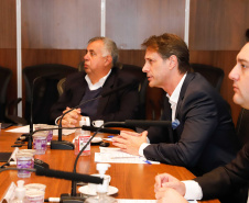 O governador Carlos Massa Ratinho Junior assinou um protocolo de intenções do Governo do Estado com a Companhia de Saneamento do Paraná (Sanepar), a Itaipu Binacional e o Parque Tecnológico Itaipu (PTI) para ampliar a qualidade ambiental nas bacias da região lindeira e a vida útil do Lago de Itaipu. O documento também estabelece o compartilhamento de dados e tecnologia para segurança de barragens e tratamento de efluentes e esgoto.