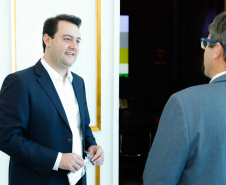 O governador Carlos Massa Ratinho Junior assinou um protocolo de intenções do Governo do Estado com a Companhia de Saneamento do Paraná (Sanepar), a Itaipu Binacional e o Parque Tecnológico Itaipu (PTI) para ampliar a qualidade ambiental nas bacias da região lindeira e a vida útil do Lago de Itaipu. O documento também estabelece o compartilhamento de dados e tecnologia para segurança de barragens e tratamento de efluentes e esgoto.