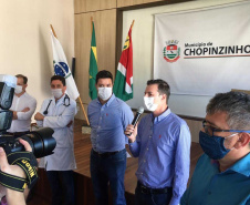 O chefe da Casa Civil do Governo do Estado, Guto Silva, e o diretor-geral da Secretaria estadual da Saúde, Nestor Werner Junior, no início desta semana hospitais do Sudoeste que terão expansão de leitos para o atendimento de pacientes com Covid-19. Foto: Casa Civil