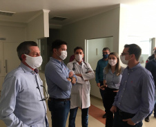 O chefe da Casa Civil do Governo do Estado, Guto Silva, e o diretor-geral da Secretaria estadual da Saúde, Nestor Werner Junior, no início desta semana hospitais do Sudoeste que terão expansão de leitos para o atendimento de pacientes com Covid-19. Foto: Casa Civil