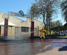 Sanepar repete desinfecção do entorno de hospitais de Londrina nesta sexta (24). Foto: Sanepar