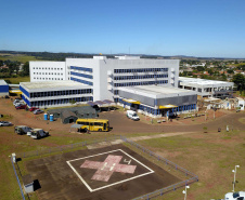 O governador Carlos Massa Ratinho Junior esteve nesta quinta-feira (23) no Hospital Regional Universitário dos Campos Gerais, em Ponta Grossa, e anunciou o repasse de mais de R$ 28 milhões para ações de combate ao novo coronavírus na região.