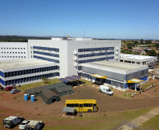 O governador Carlos Massa Ratinho Junior esteve nesta quinta-feira (23) no Hospital Regional Universitário dos Campos Gerais, em Ponta Grossa, e anunciou o repasse de mais de R$ 28 milhões para ações de combate ao novo coronavírus na região.