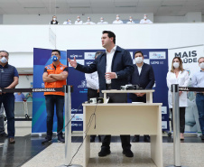 O governador Carlos Massa Ratinho Junior esteve nesta quinta-feira (23) no Hospital Regional Universitário dos Campos Gerais, em Ponta Grossa, e anunciou o repasse de mais de R$ 28 milhões para ações de combate ao novo coronavírus na região.