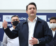O governador Carlos Massa Ratinho Junior esteve nesta quinta-feira (23) no Hospital Regional Universitário dos Campos Gerais, em Ponta Grossa, e anunciou o repasse de mais de R$ 28 milhões para ações de combate ao novo coronavírus na região.