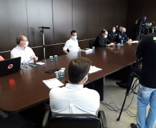 O Departamento de Estradas de Rodagem do Paraná (DER/PR) realizou nesta quinta-feira (23) uma reunião técnica, pela internet, para apresentar os projetos de engenharia de duas obras que serão realizadas na Avenida Souza Naves, em Ponta Grossa, região dos Campos Gerais. As obras são resultado do acordo de leniência entre a Concessionária CCR-Rodonorte e o Ministério Público Federal (MPF), e vão priorizar trechos com registro elevado de acidentes de trânsito.Foto:DER
